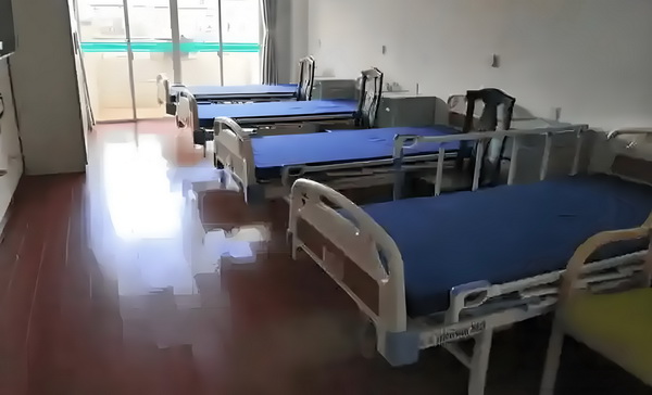 央视三报点评《阵地》，客观评价却遭差评炮轰，网友：不如看阅兵